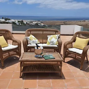 https://villa-feliza-guime.in-canary-islands.com