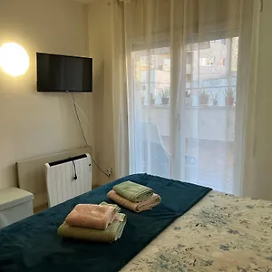 https://cmode-apartament-al-bell-mig-de-girona.topbarcelonahotels.com